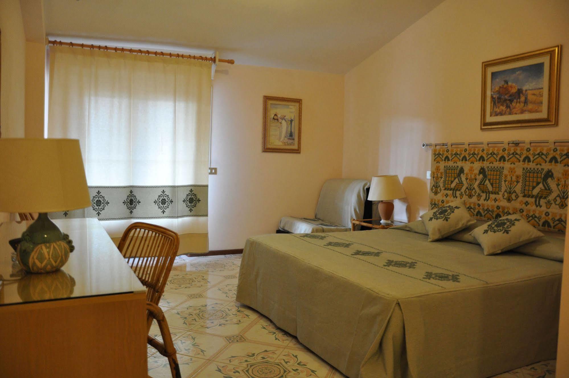 Hotel L'Oasi กาลาโกโนเน ภายนอก รูปภาพ