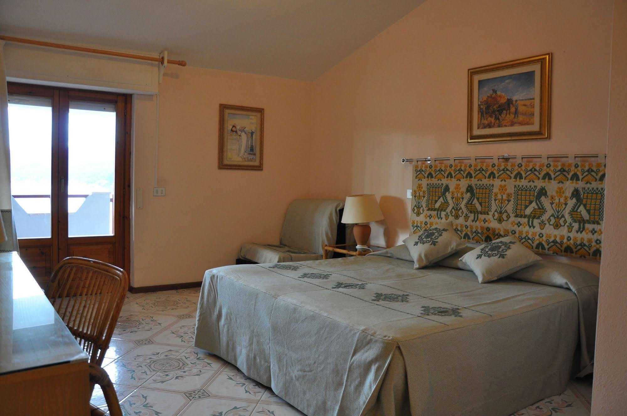 Hotel L'Oasi กาลาโกโนเน ภายนอก รูปภาพ